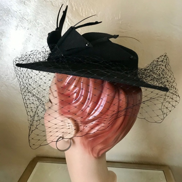 DRAMATIC 1940s BLACK FELT WIDE BRIM HAT WITH 2 FELT \